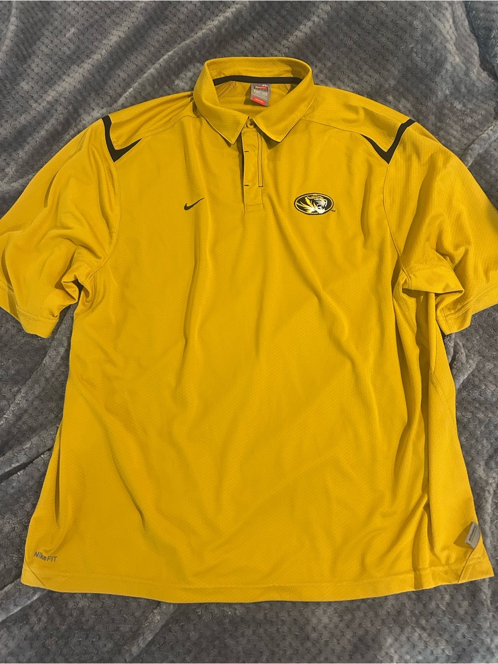 NWOT Amazing Gold University of Missouri Mizzou Tigers Nike DriFit Golf Polo sXL